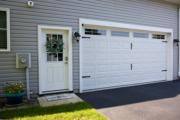 24/7 Emergency Garage Door Panel Replacement experts in Lynn, IN